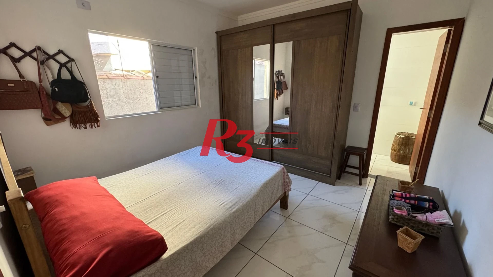 Casa com 3 dormitórios à venda, 119 m² por R$ 480.000,00 - Vila Valença - São Vicente/SP