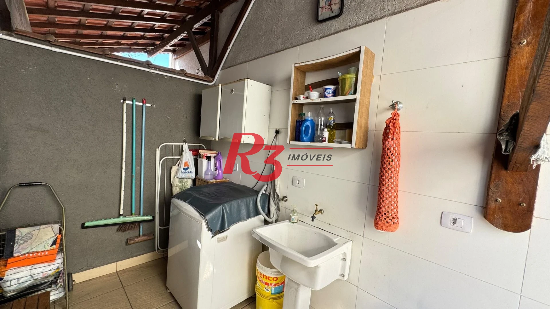 Casa com 3 dormitórios à venda, 119 m² por R$ 480.000,00 - Vila Valença - São Vicente/SP