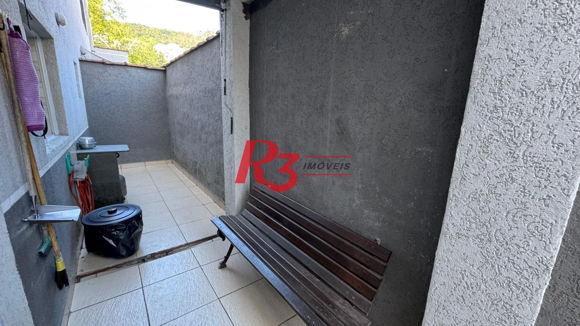 Casa com 3 dormitórios à venda, 119 m² por R$ 480.000,00 - Vila Valença - São Vicente/SP