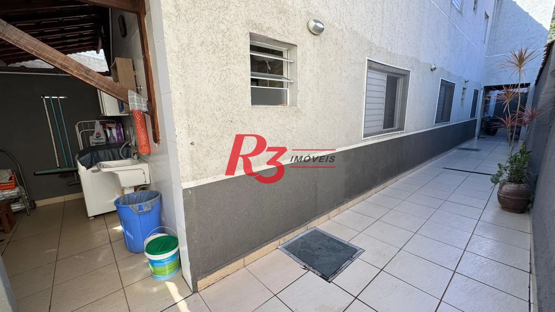 Casa com 3 dormitórios à venda, 119 m² por R$ 480.000,00 - Vila Valença - São Vicente/SP