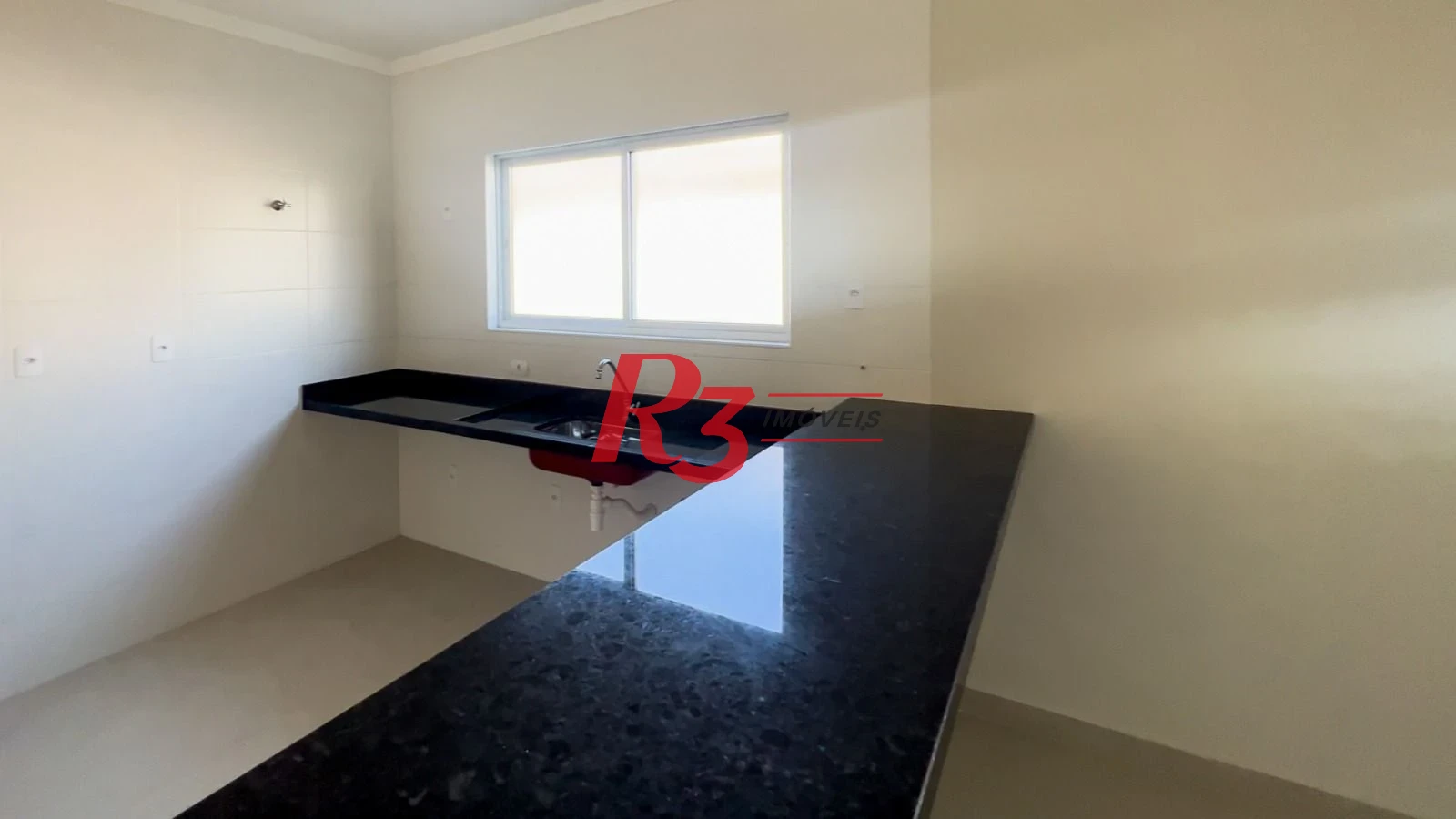 Casa com 3 suítes à venda, 115 m² por R$ 820.000 - Marapé - Santos/SP