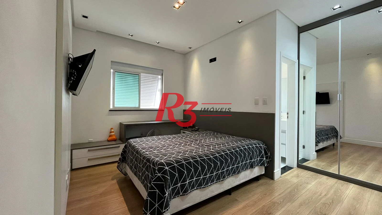 Casa com 4 dormitórios à venda, 370 m² por R$ 2.650.000,00 - Ponta da Praia - Santos/SP