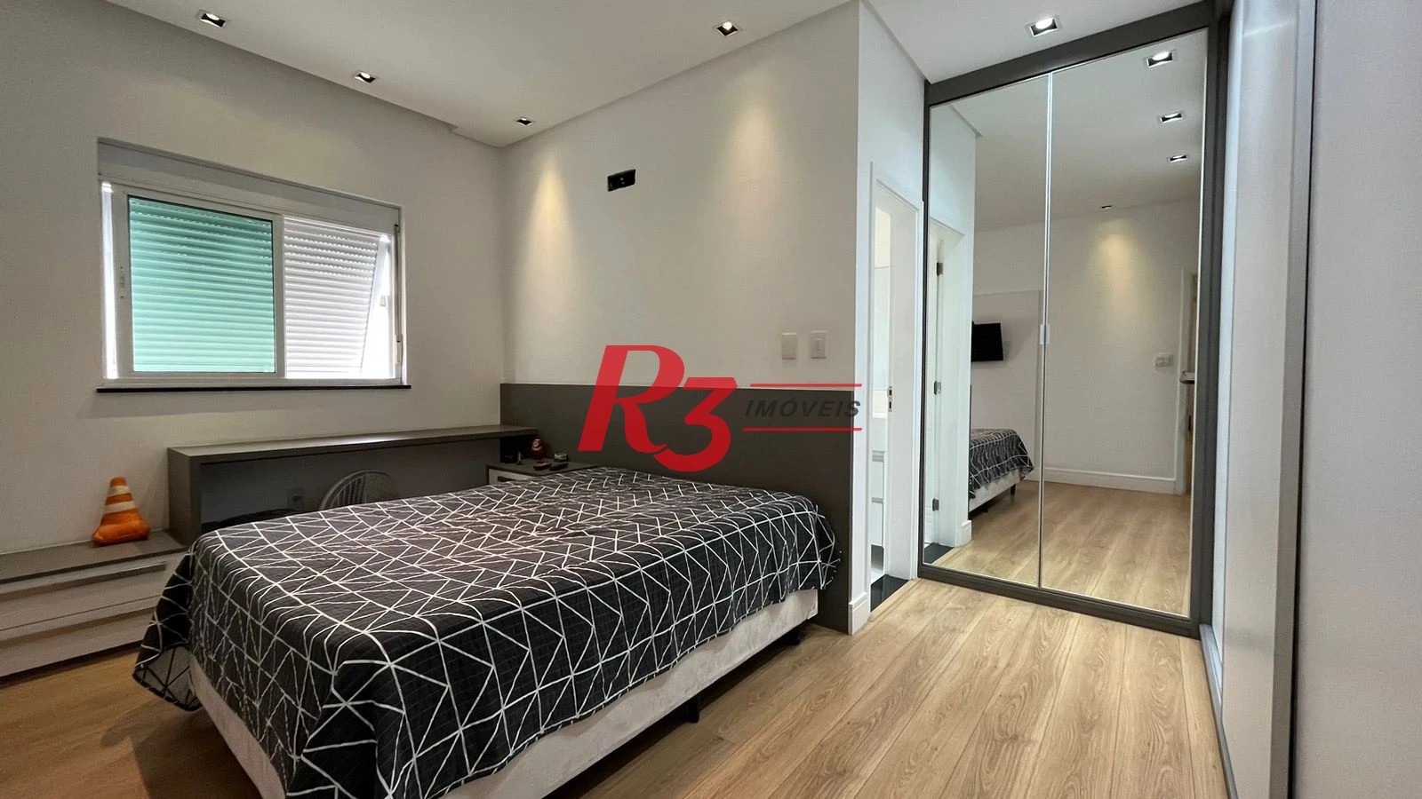 Casa com 4 dormitórios à venda, 370 m² por R$ 2.650.000,00 - Ponta da Praia - Santos/SP