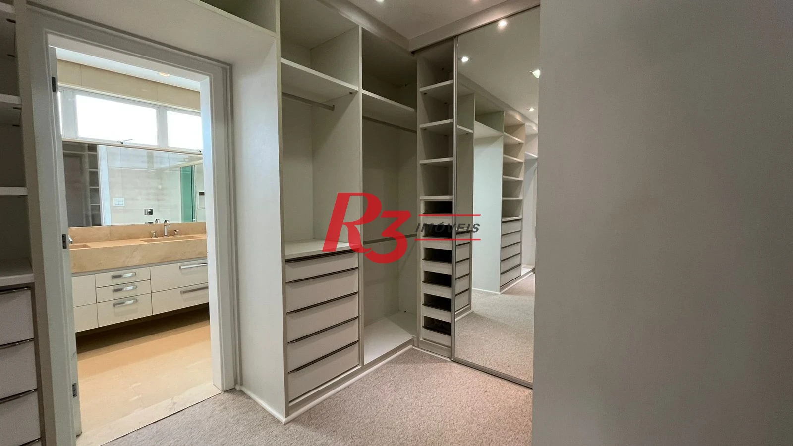 Casa com 4 dormitórios à venda, 370 m² por R$ 2.650.000,00 - Ponta da Praia - Santos/SP