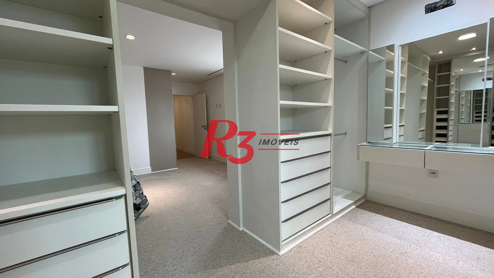 Casa com 4 dormitórios à venda, 370 m² por R$ 2.650.000,00 - Ponta da Praia - Santos/SP