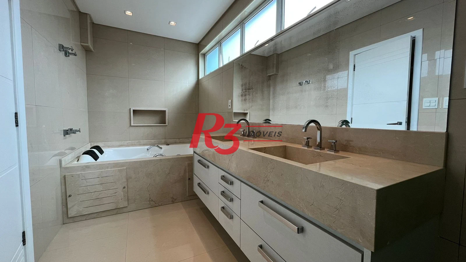 Casa com 4 dormitórios à venda, 370 m² por R$ 2.650.000,00 - Ponta da Praia - Santos/SP