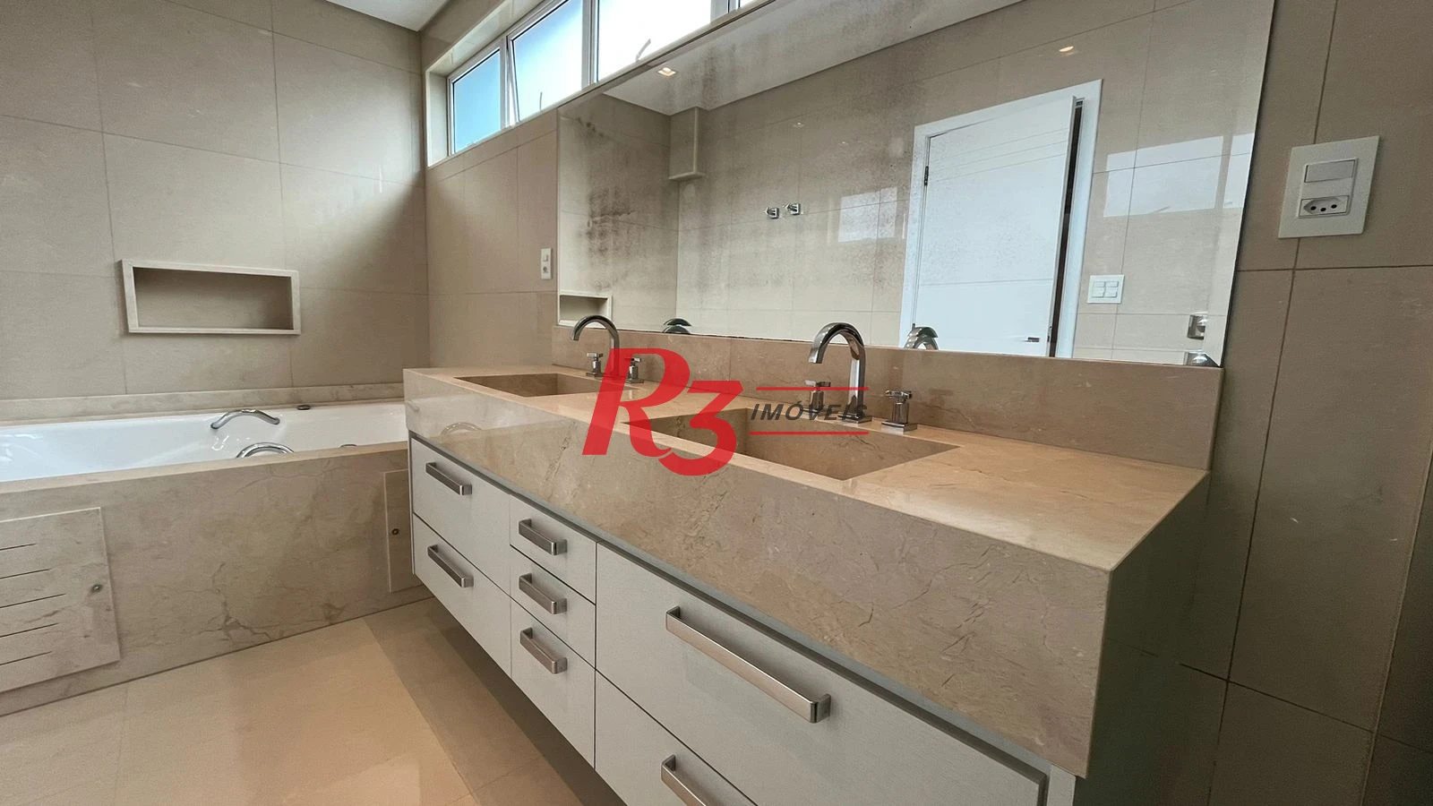 Casa com 4 dormitórios à venda, 370 m² por R$ 2.650.000,00 - Ponta da Praia - Santos/SP