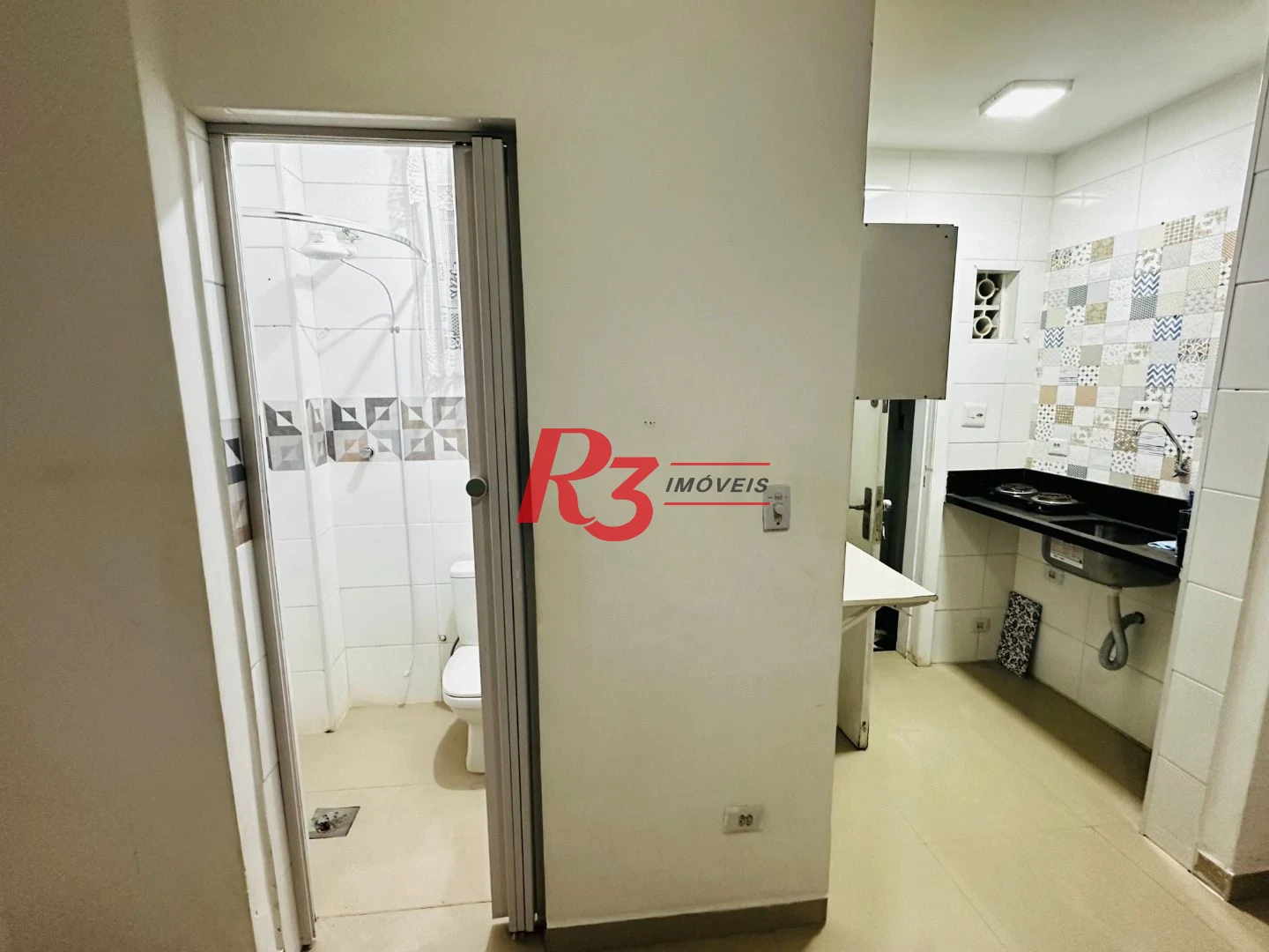 Kitnet com 1 dormitório à venda, 32 m² por R$ 300.000,00 - Embaré - Santos/SP