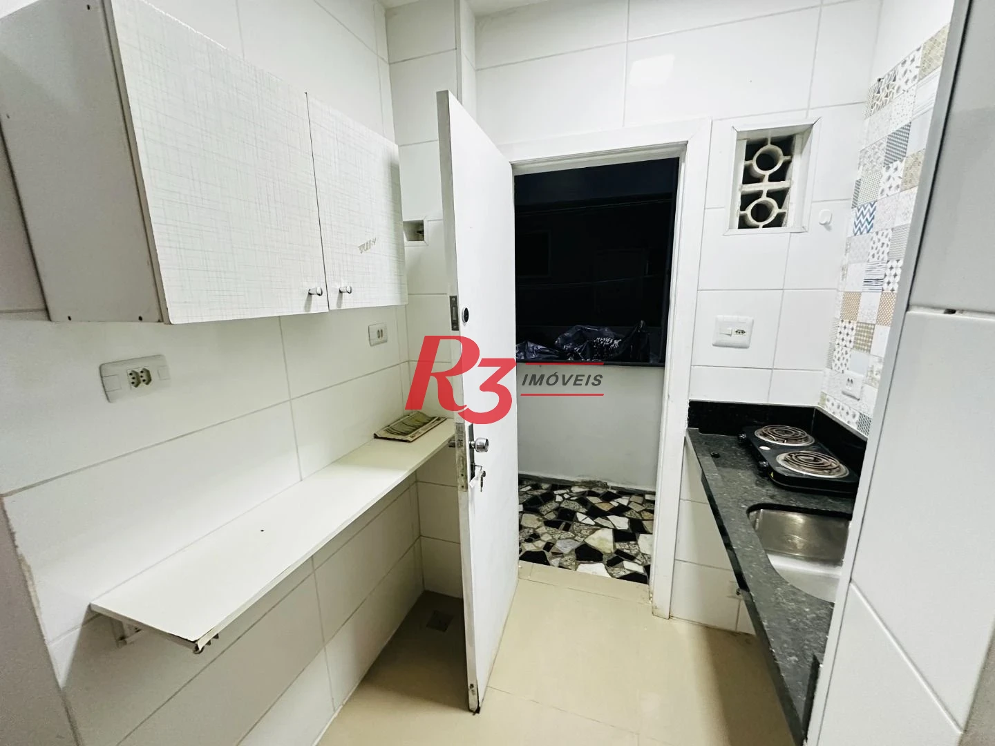 Kitnet com 1 dormitório à venda, 32 m² por R$ 300.000,00 - Embaré - Santos/SP