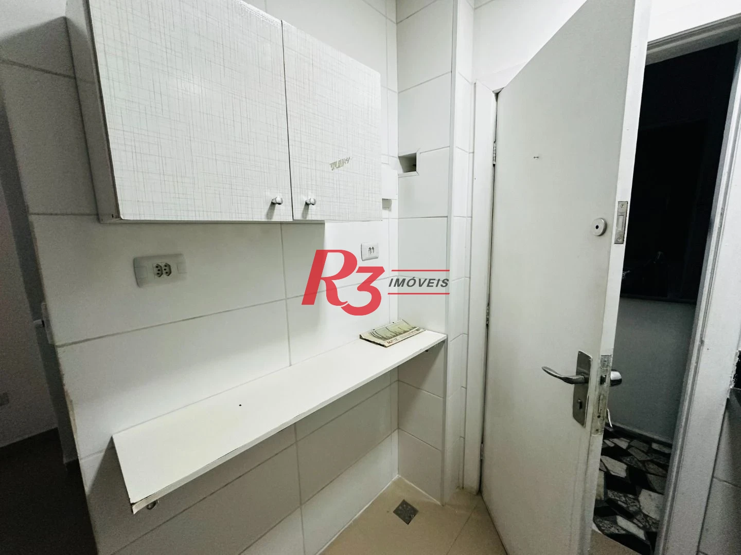Kitnet com 1 dormitório à venda, 32 m² por R$ 300.000,00 - Embaré - Santos/SP