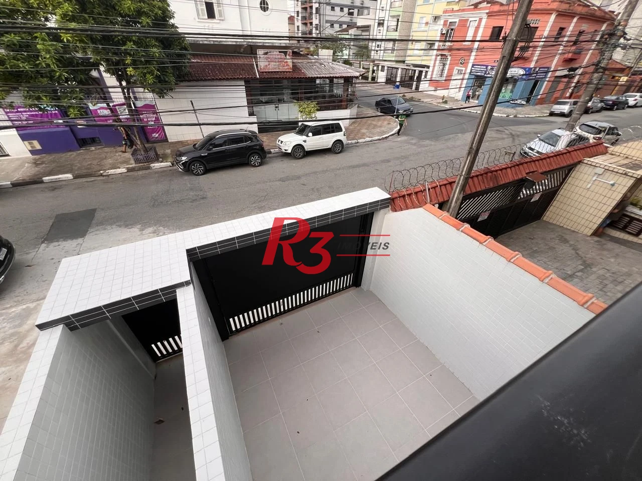 Oportunidade à venda, sobrado triplex novo em vilage, 90 m², 2 quartos, 2 wcs e 2 vagas, Campo Grande, Santos, condição muito especial.