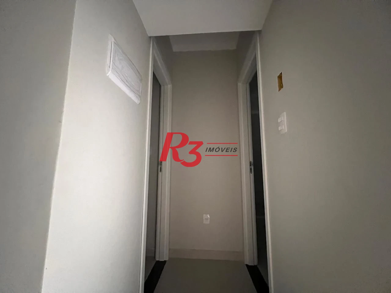 Oportunidade à venda, sobrado triplex novo em vilage, 90 m², 2 quartos, 2 wcs e 2 vagas, Campo Grande, Santos, condição muito especial.