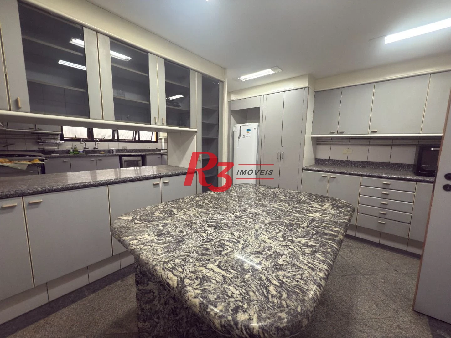 Apartamento com 4 dormitórios à venda, 267 m² por R$ 1.700.000,00 - Boqueirão - Santos/SP