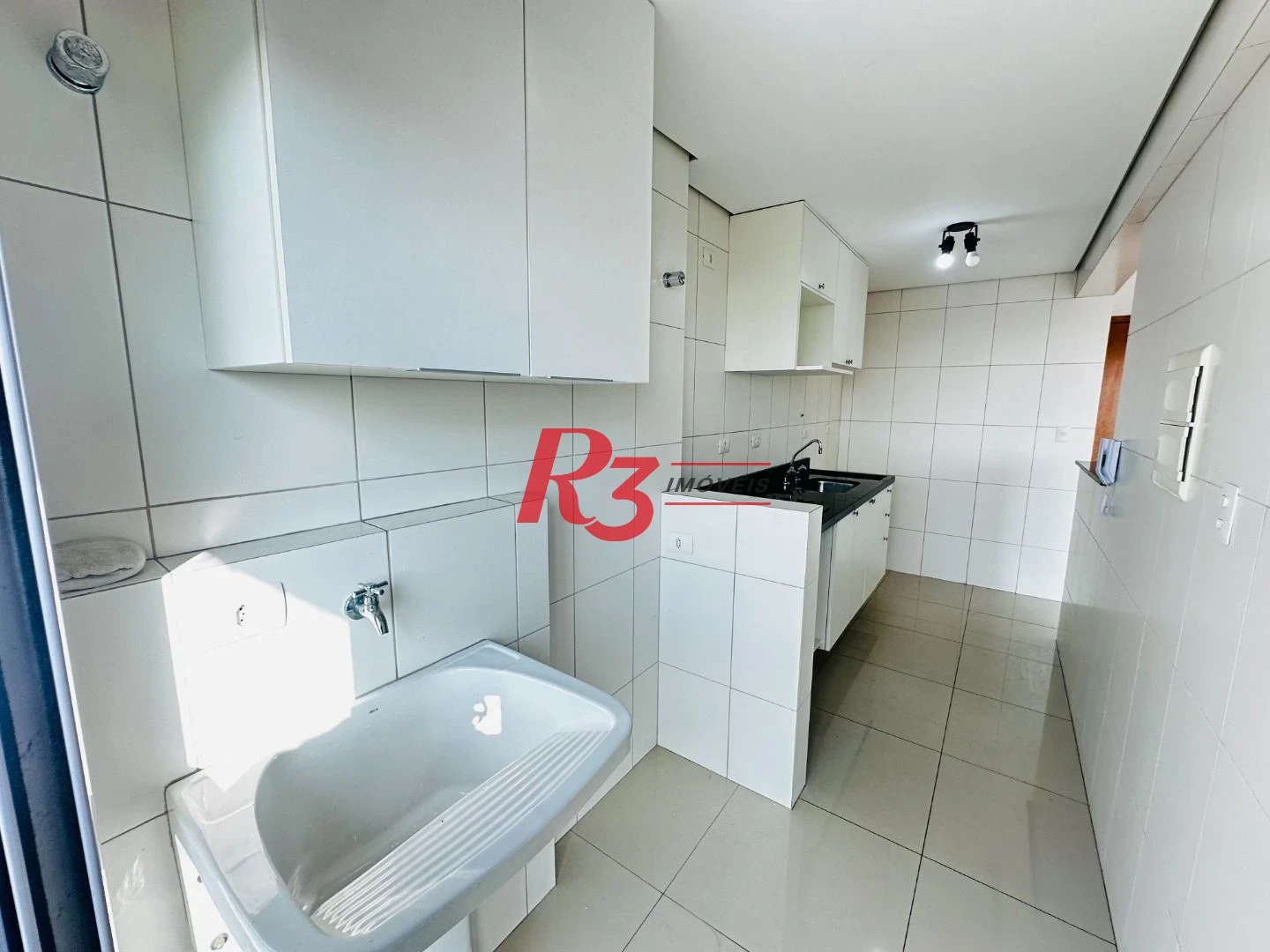 Apartamento com 2 dormitórios para alugar, 59 m² por R$ 5.233,97/mês - Vila Matias - Santos/SP