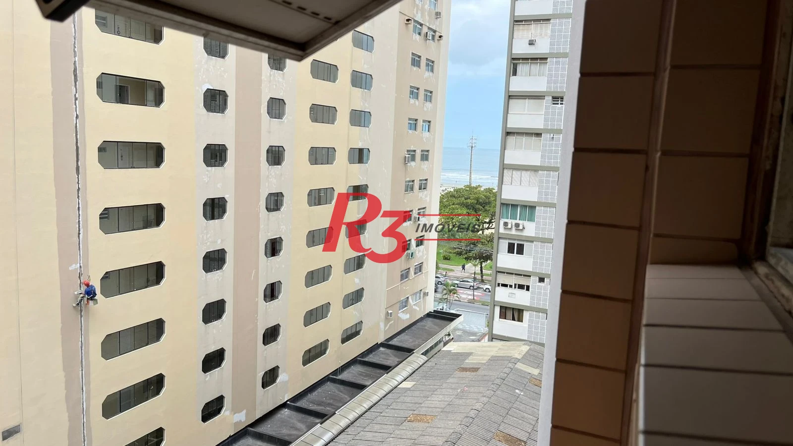 Apartamento com 2 dormitórios à venda, 75 m² por R$ 550.000,00 - Gonzaga - Santos/SP