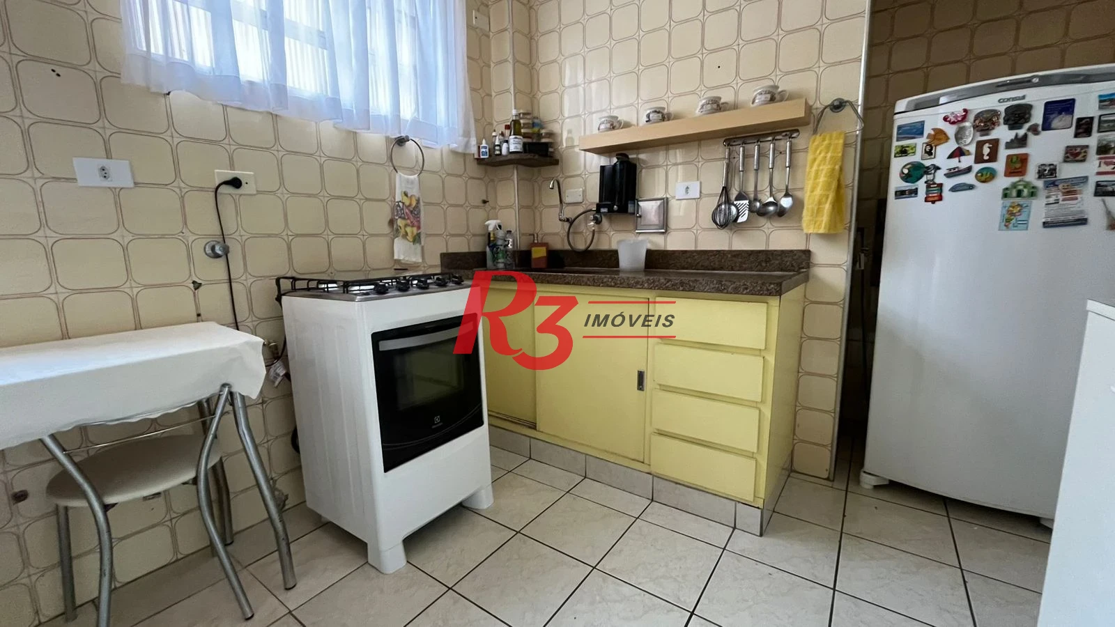 Apartamento com 2 dormitórios à venda, 75 m² por R$ 550.000,00 - Gonzaga - Santos/SP