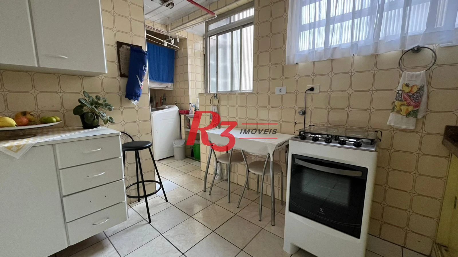 Apartamento com 2 dormitórios à venda, 75 m² por R$ 550.000,00 - Gonzaga - Santos/SP