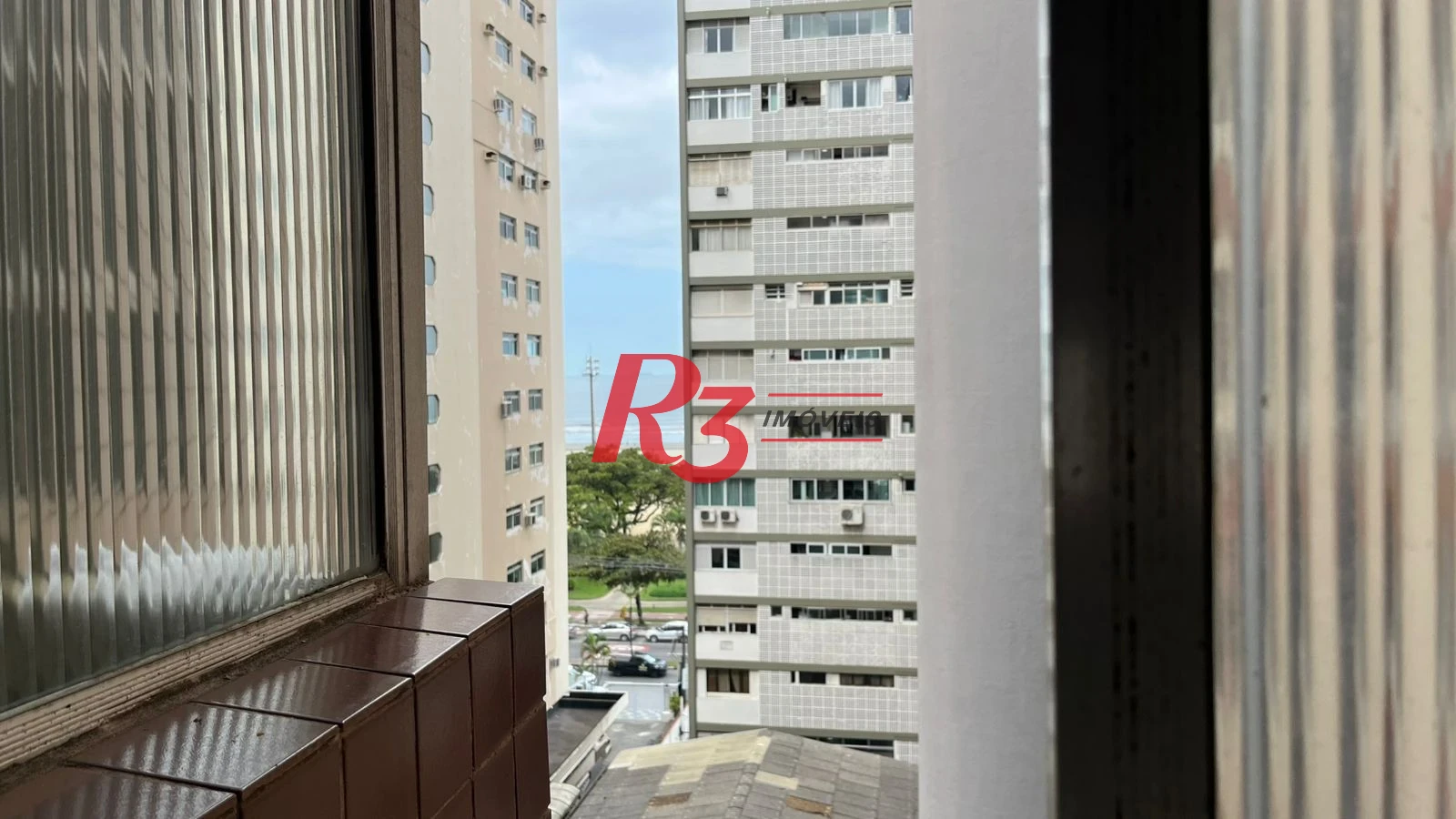 Apartamento com 2 dormitórios à venda, 75 m² por R$ 550.000,00 - Gonzaga - Santos/SP