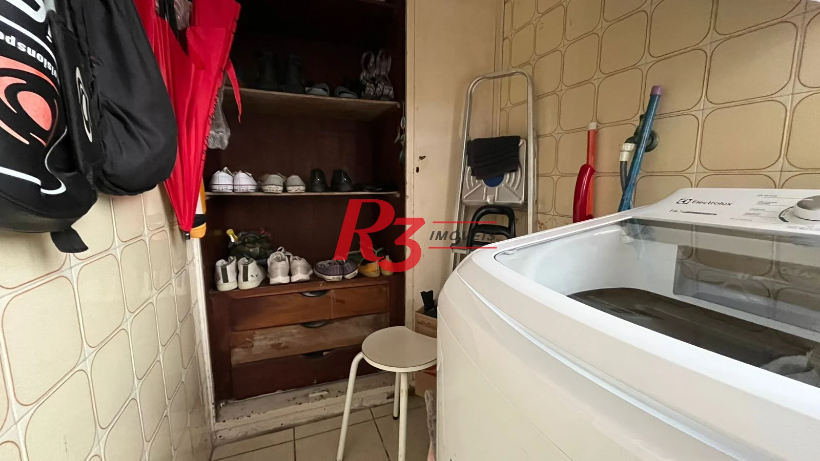 Apartamento com 2 dormitórios à venda, 75 m² por R$ 550.000,00 - Gonzaga - Santos/SP