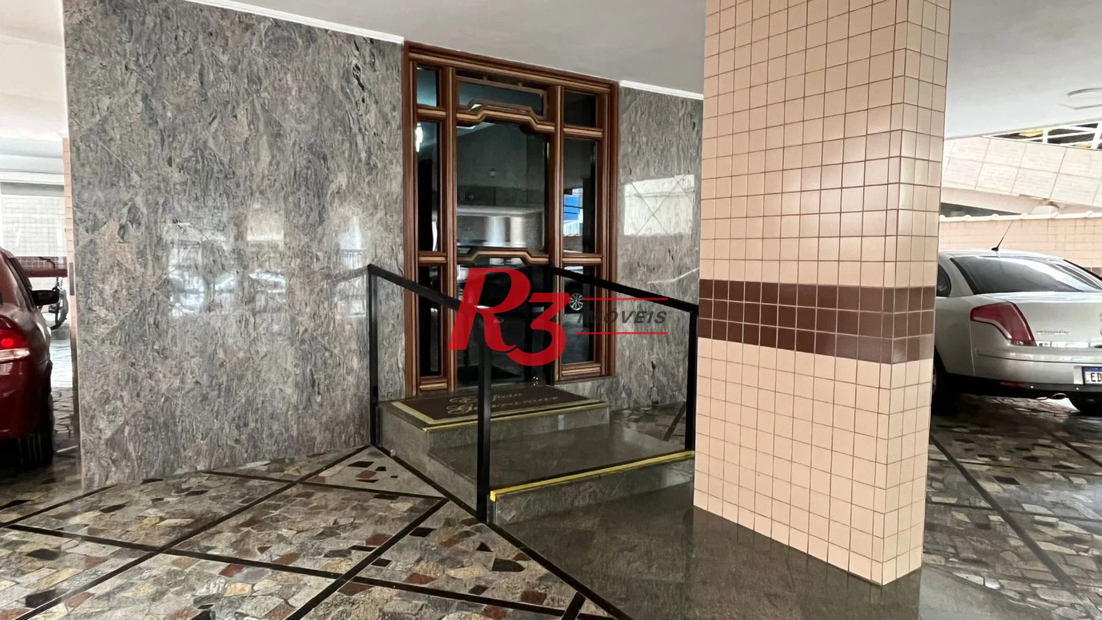 Apartamento com 2 dormitórios à venda, 75 m² por R$ 550.000,00 - Gonzaga - Santos/SP