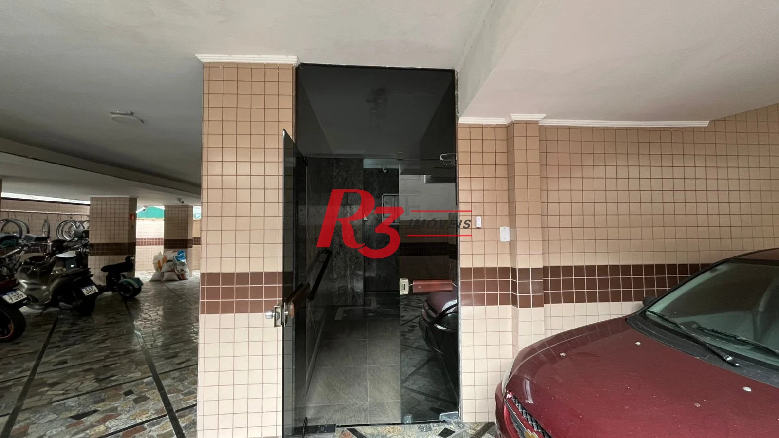 Apartamento com 2 dormitórios à venda, 75 m² por R$ 550.000,00 - Gonzaga - Santos/SP