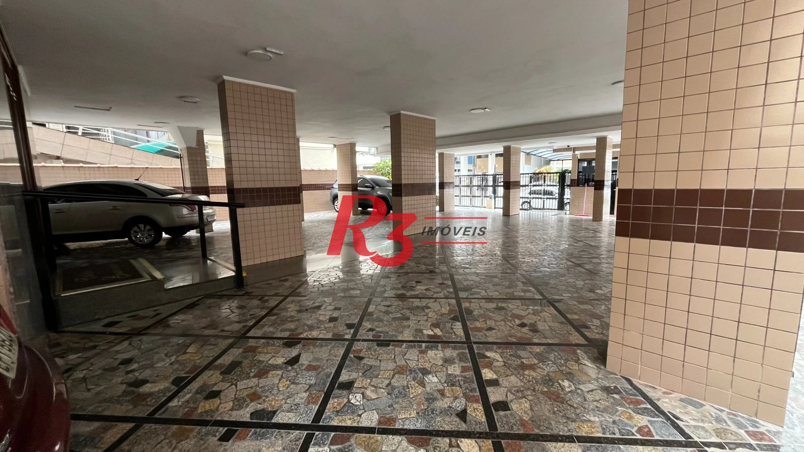 Apartamento com 2 dormitórios à venda, 75 m² por R$ 550.000,00 - Gonzaga - Santos/SP