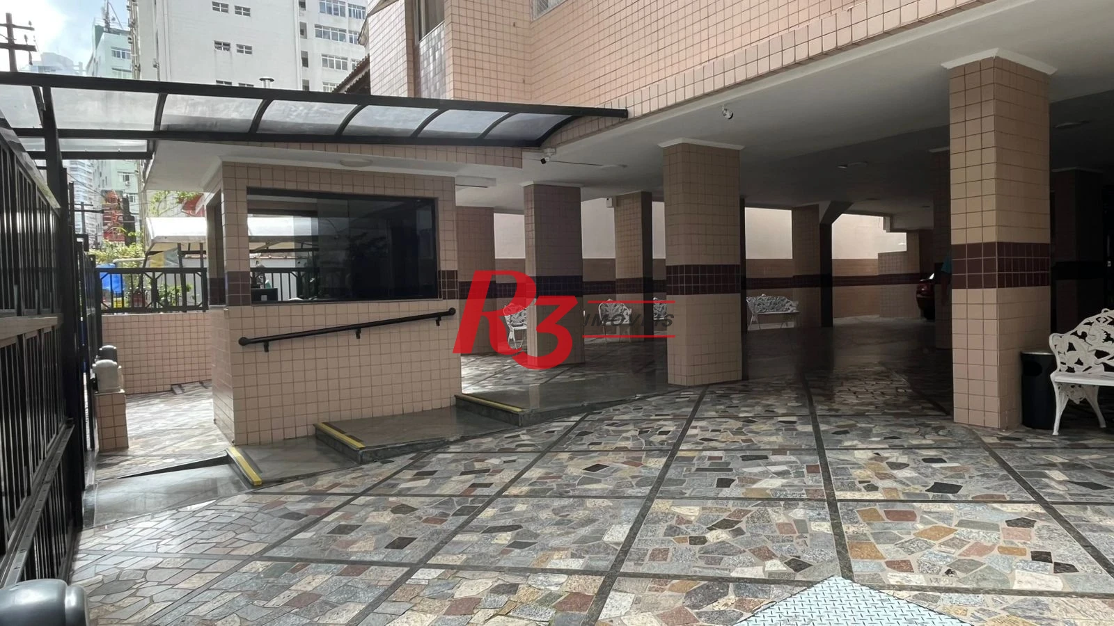 Apartamento com 2 dormitórios à venda, 75 m² por R$ 550.000,00 - Gonzaga - Santos/SP