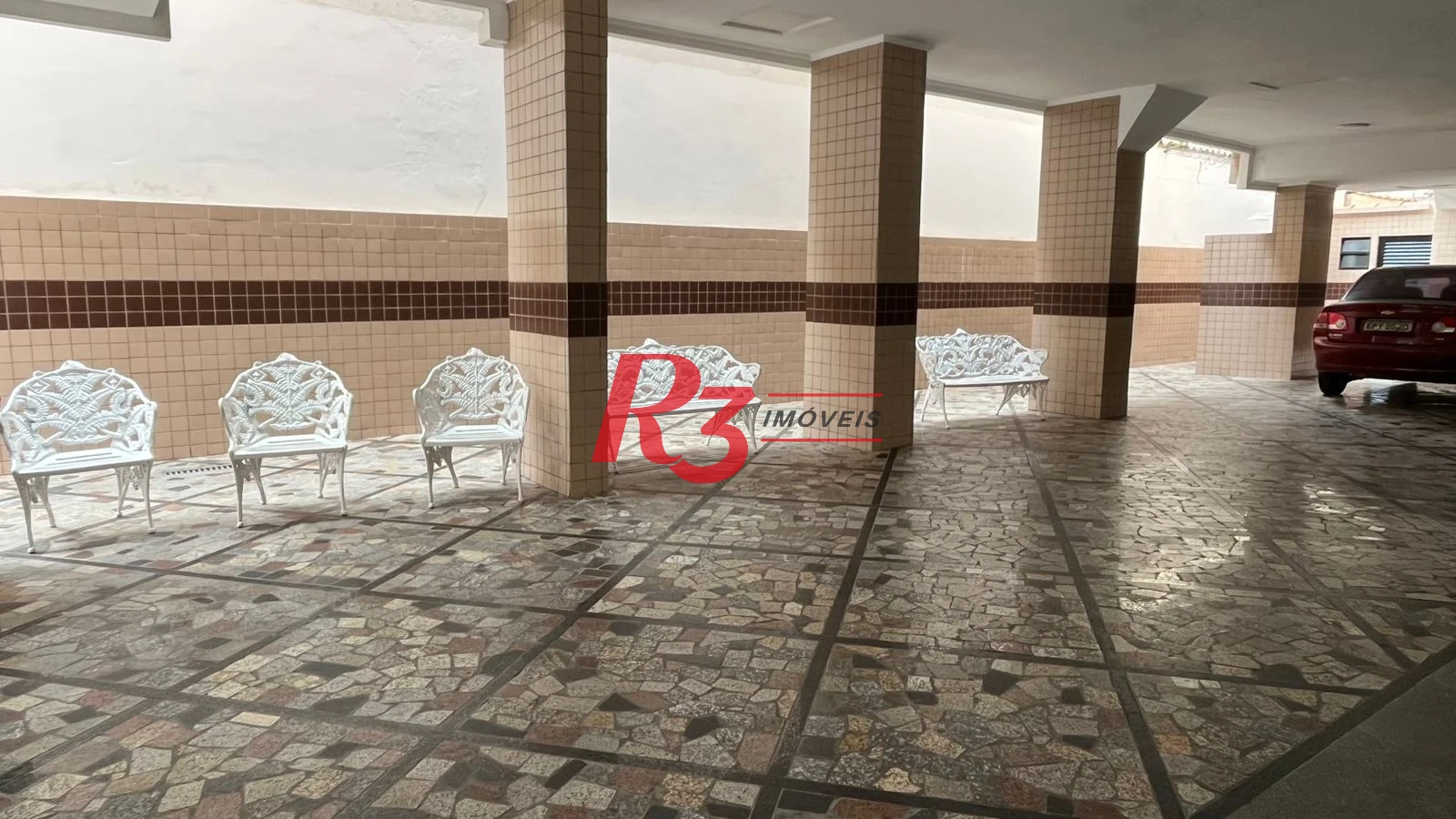 Apartamento com 2 dormitórios à venda, 75 m² por R$ 550.000,00 - Gonzaga - Santos/SP