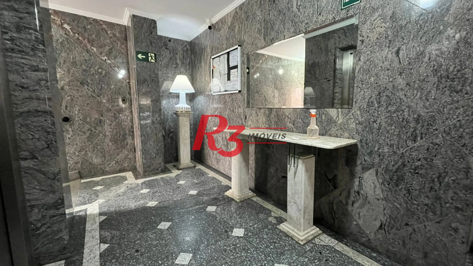 Apartamento com 2 dormitórios à venda, 75 m² por R$ 550.000,00 - Gonzaga - Santos/SP