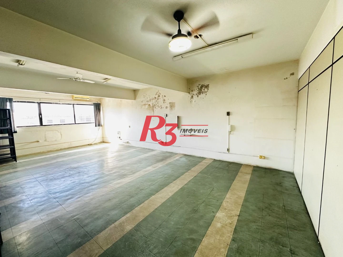 Prédio para alugar, 600 m² - Paquetá - Santos/SP