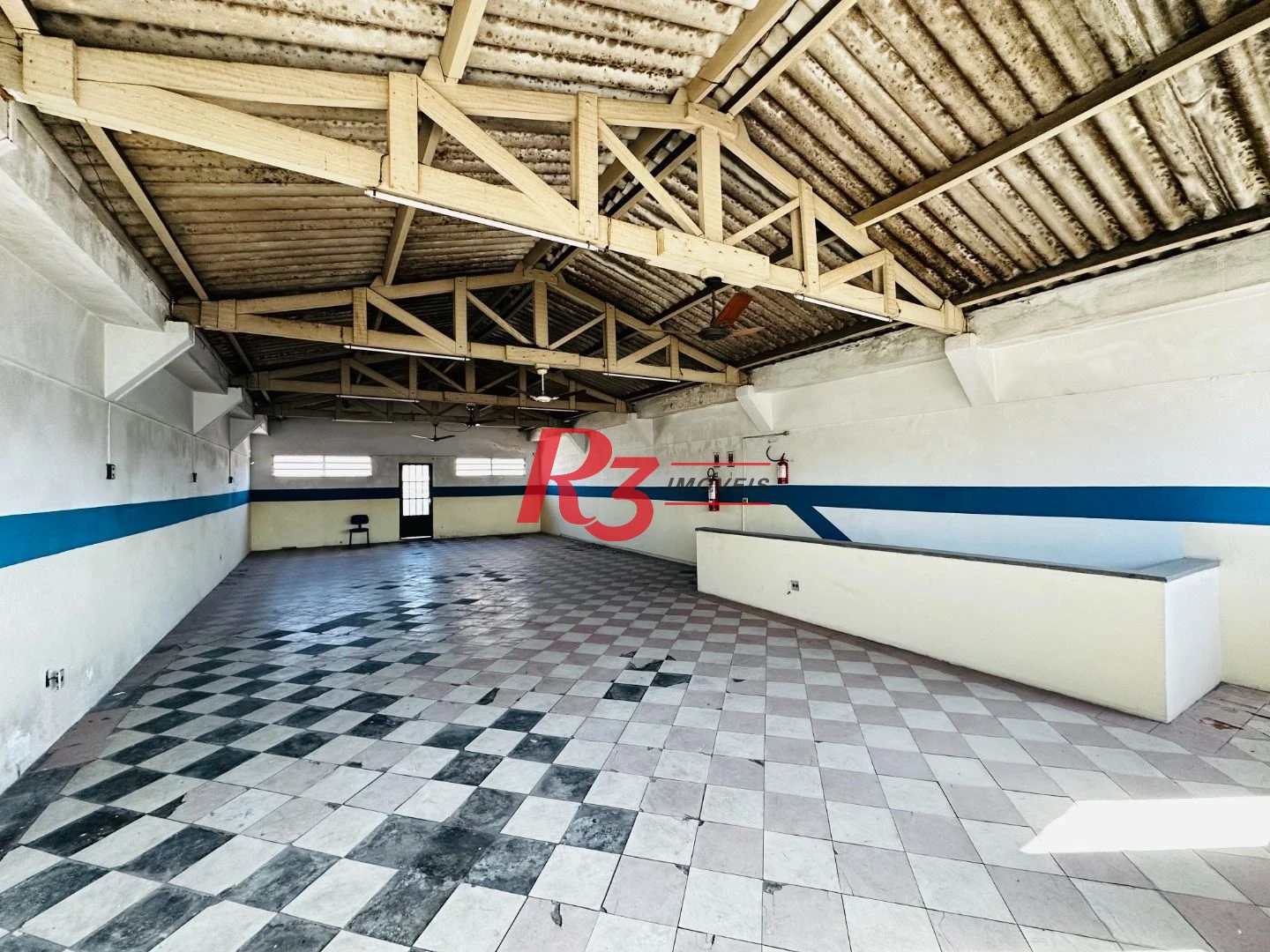 Prédio para alugar, 600 m² - Paquetá - Santos/SP