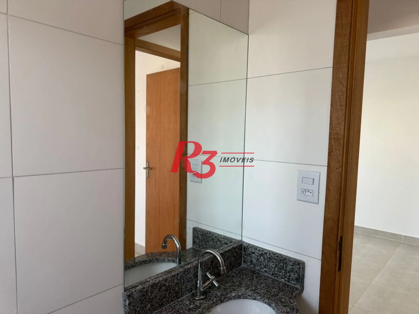 Apartamento com 2 dormitórios à venda, 72 m² por R$ 458.000,00 - Vila Guilhermina - Praia Grande/SP