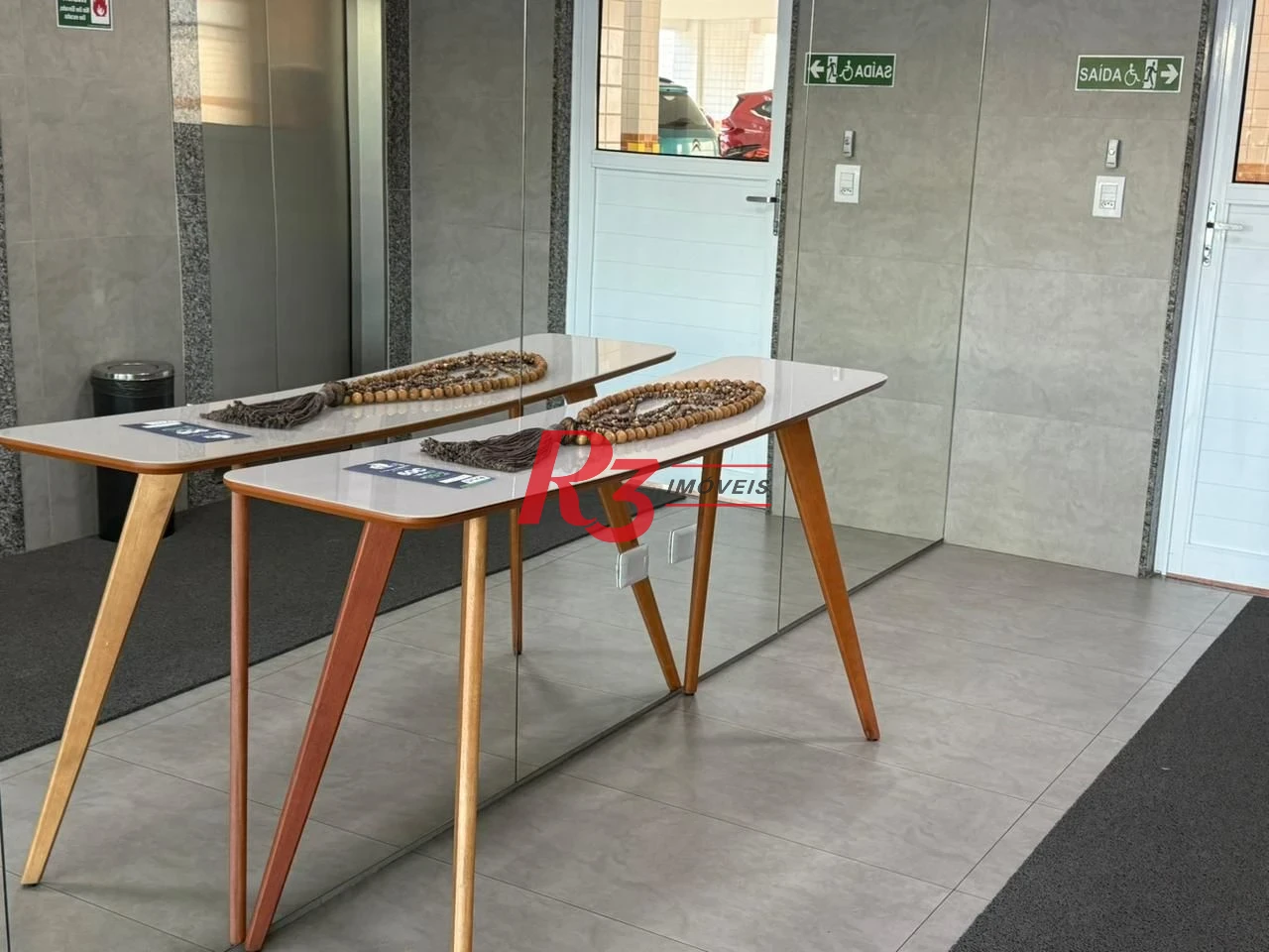 Apartamento com 2 dormitórios à venda, 72 m² por R$ 458.000,00 - Vila Guilhermina - Praia Grande/SP