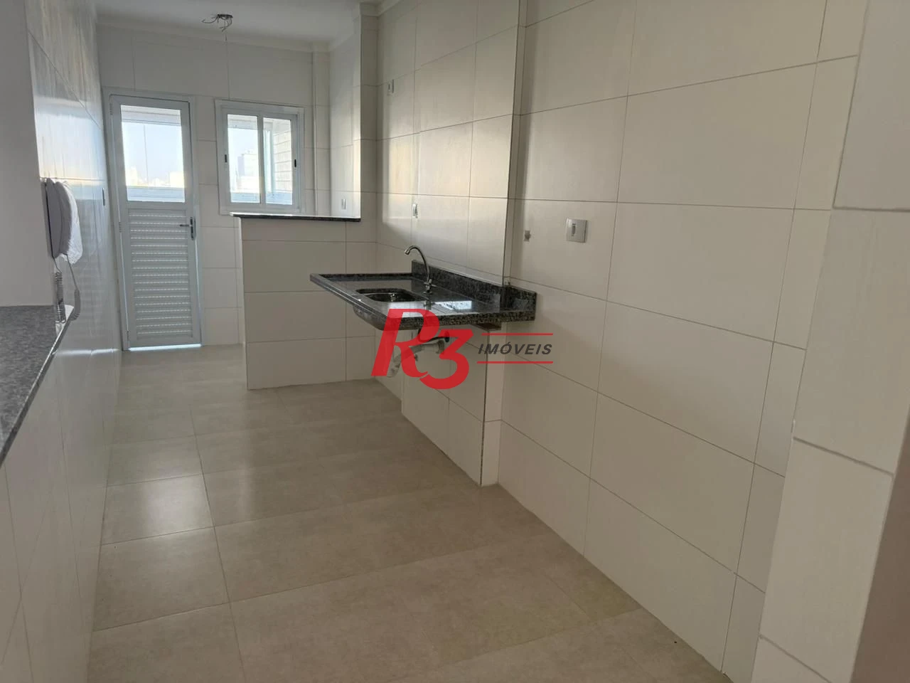Apartamento com 2 dormitórios à venda, 72 m² por R$ 458.000,00 - Vila Guilhermina - Praia Grande/SP