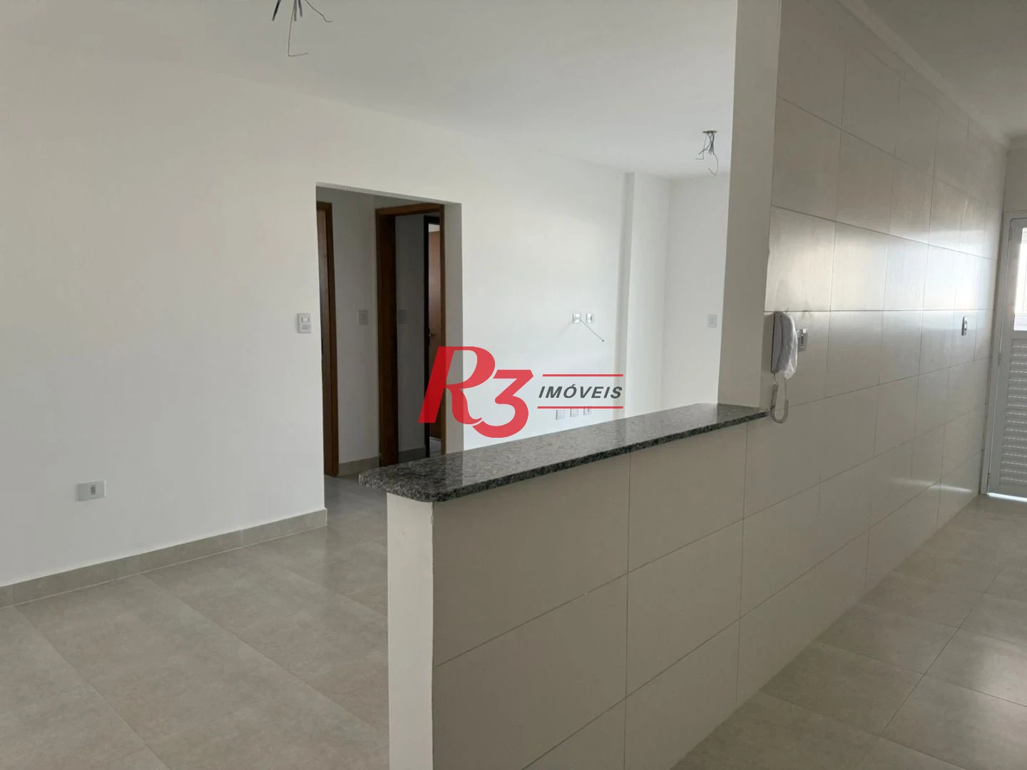 Apartamento com 2 dormitórios à venda, 72 m² por R$ 458.000,00 - Vila Guilhermina - Praia Grande/SP