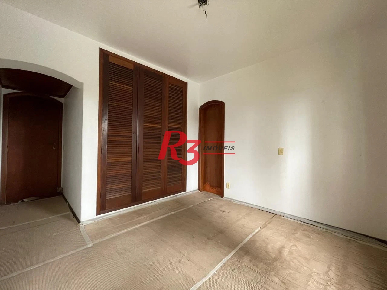 Apartamento com 3 dormitórios à venda, 117 m² por R$ 750.000,00 - Jardim das Conchas - Guarujá/SP