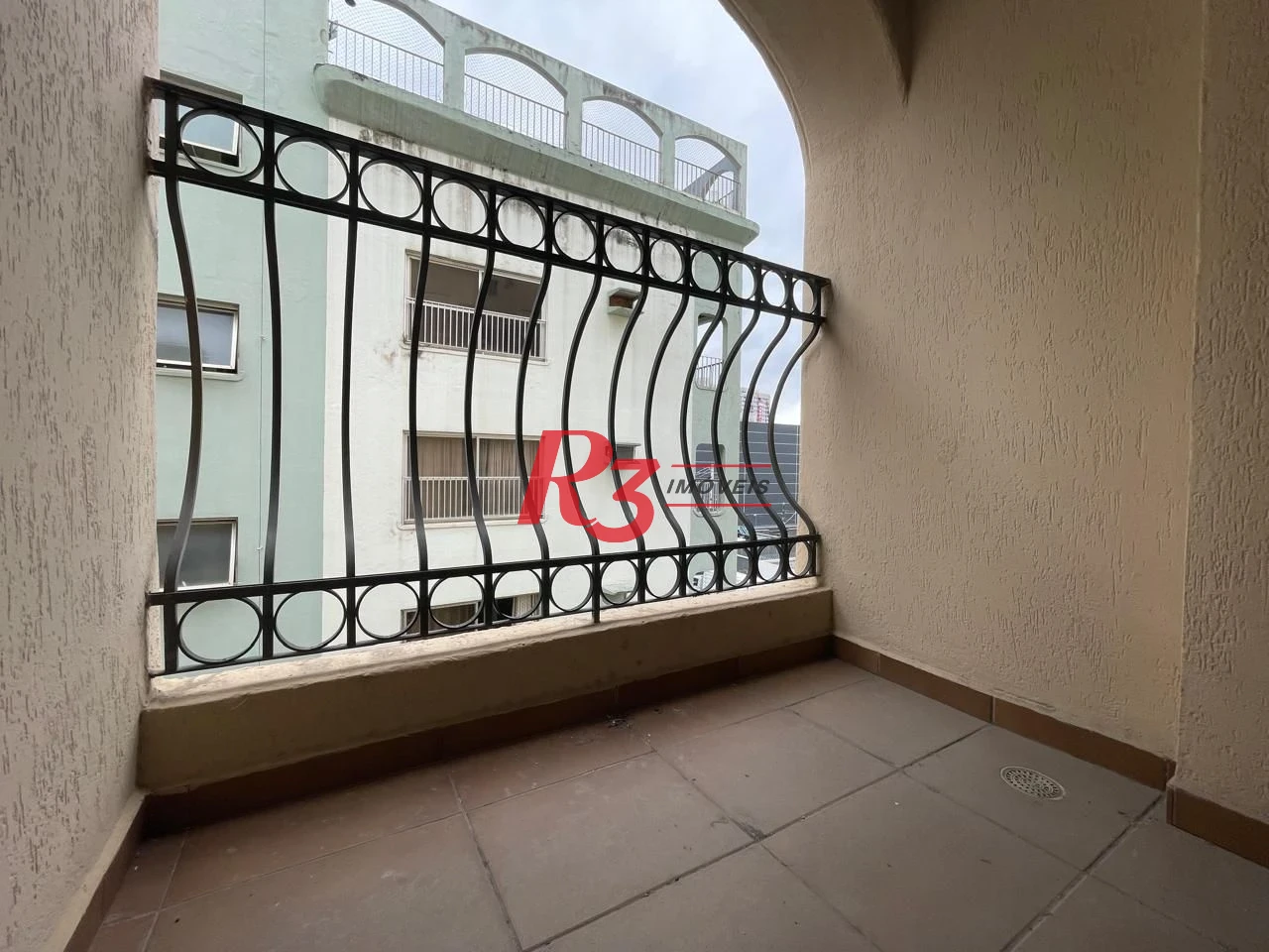 Apartamento com 3 dormitórios à venda, 117 m² por R$ 750.000,00 - Jardim das Conchas - Guarujá/SP