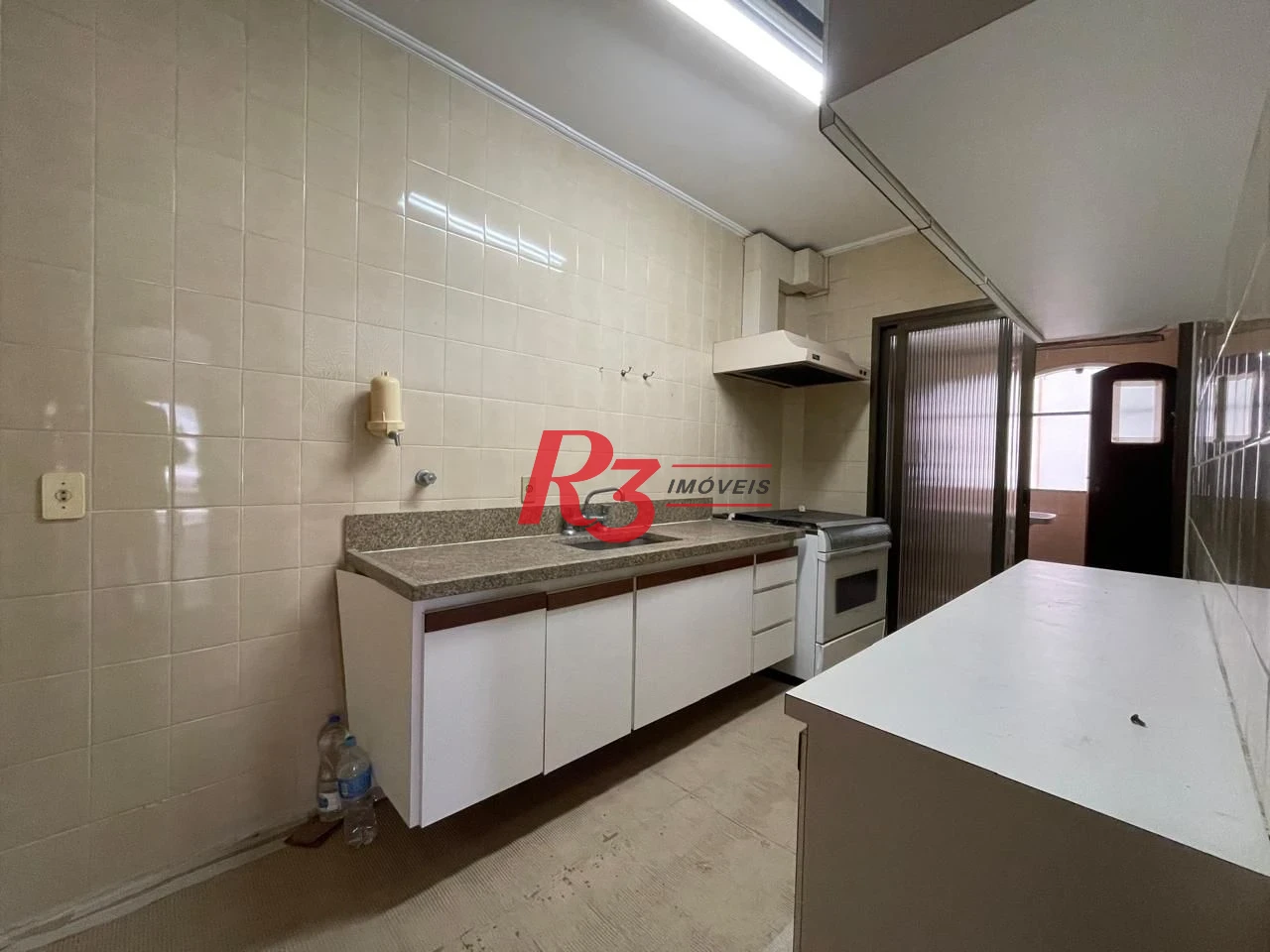 Apartamento com 3 dormitórios à venda, 117 m² por R$ 750.000,00 - Jardim das Conchas - Guarujá/SP