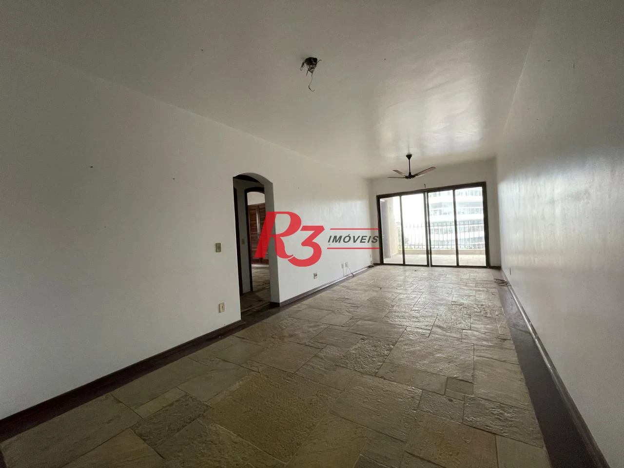 Apartamento com 3 dormitórios à venda, 117 m² por R$ 750.000,00 - Jardim das Conchas - Guarujá/SP