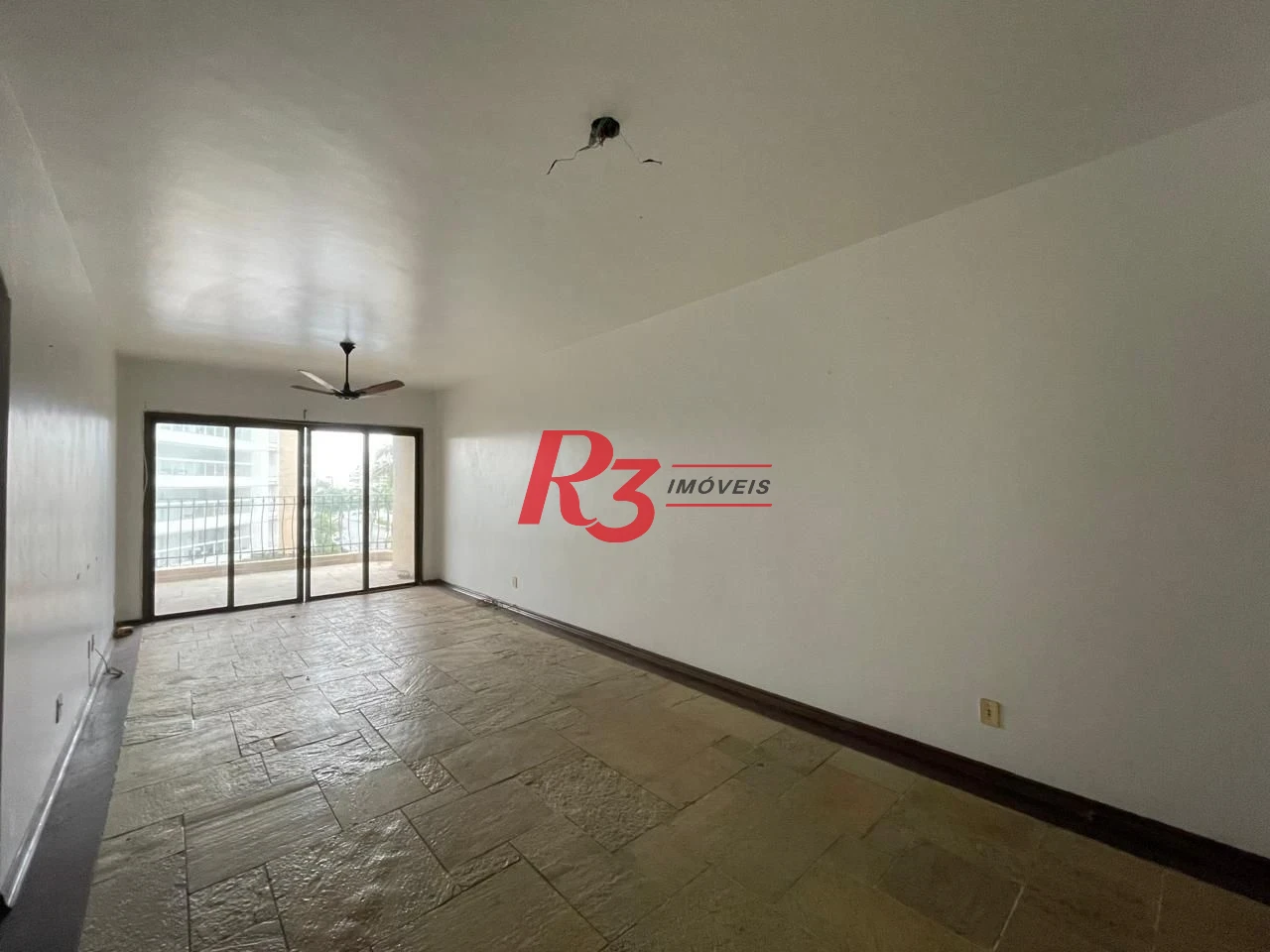 Apartamento com 3 dormitórios à venda, 117 m² por R$ 750.000,00 - Jardim das Conchas - Guarujá/SP