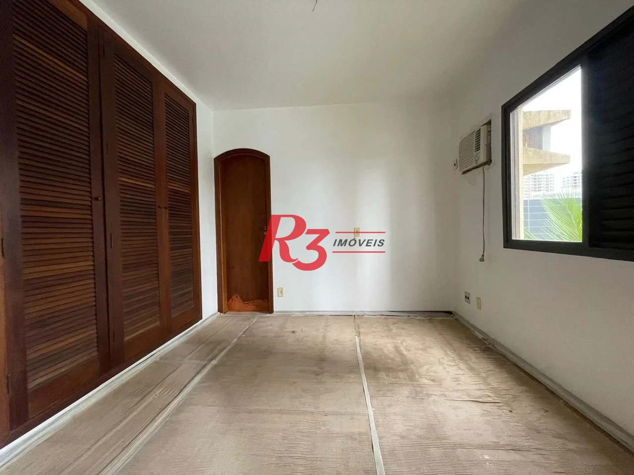 Apartamento com 3 dormitórios à venda, 117 m² por R$ 750.000,00 - Jardim das Conchas - Guarujá/SP
