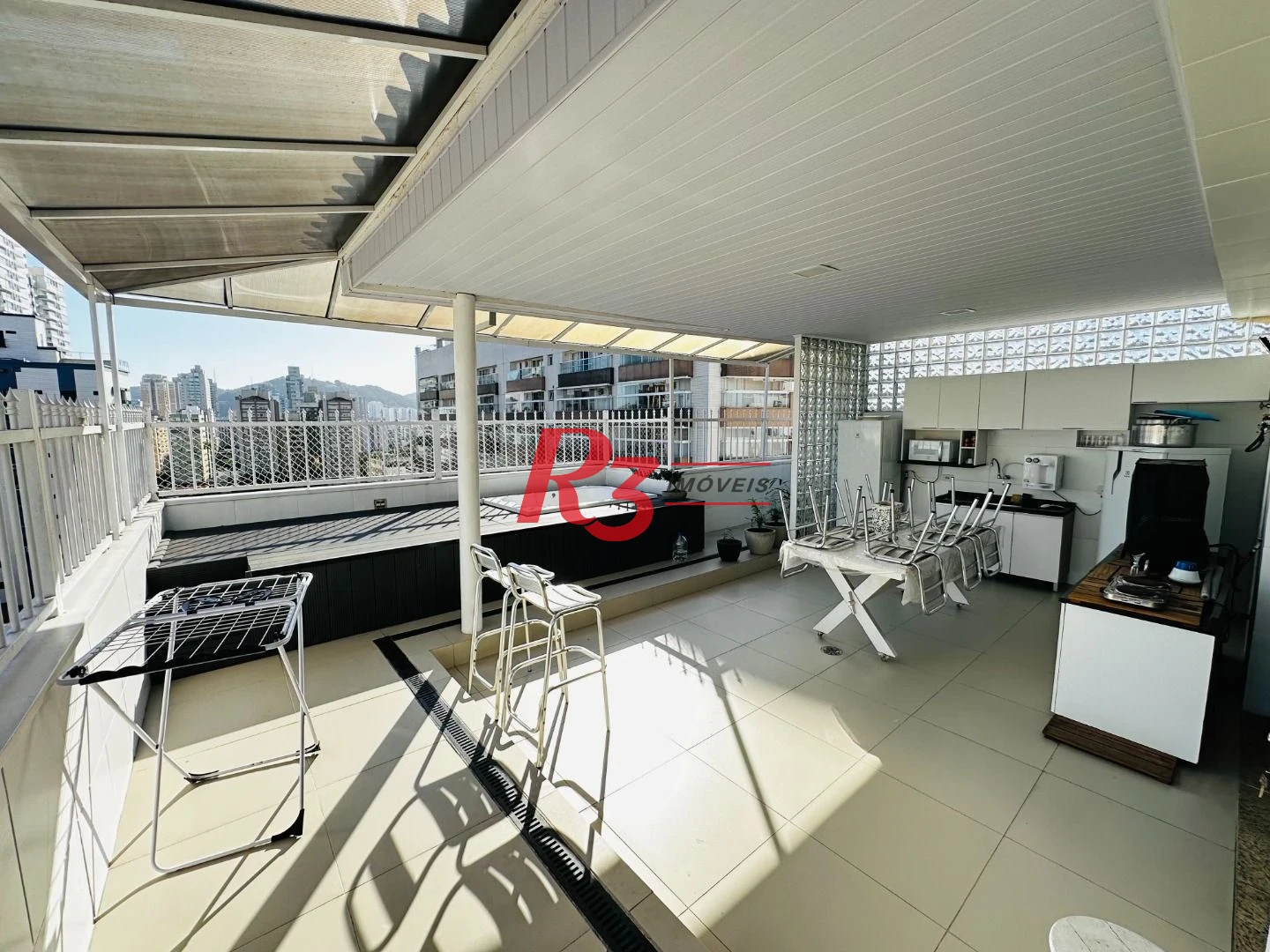 Cobertura com 4 dormitórios à venda, 242 m² por R$ 1.390.000,00 - Gonzaga - Santos/SP