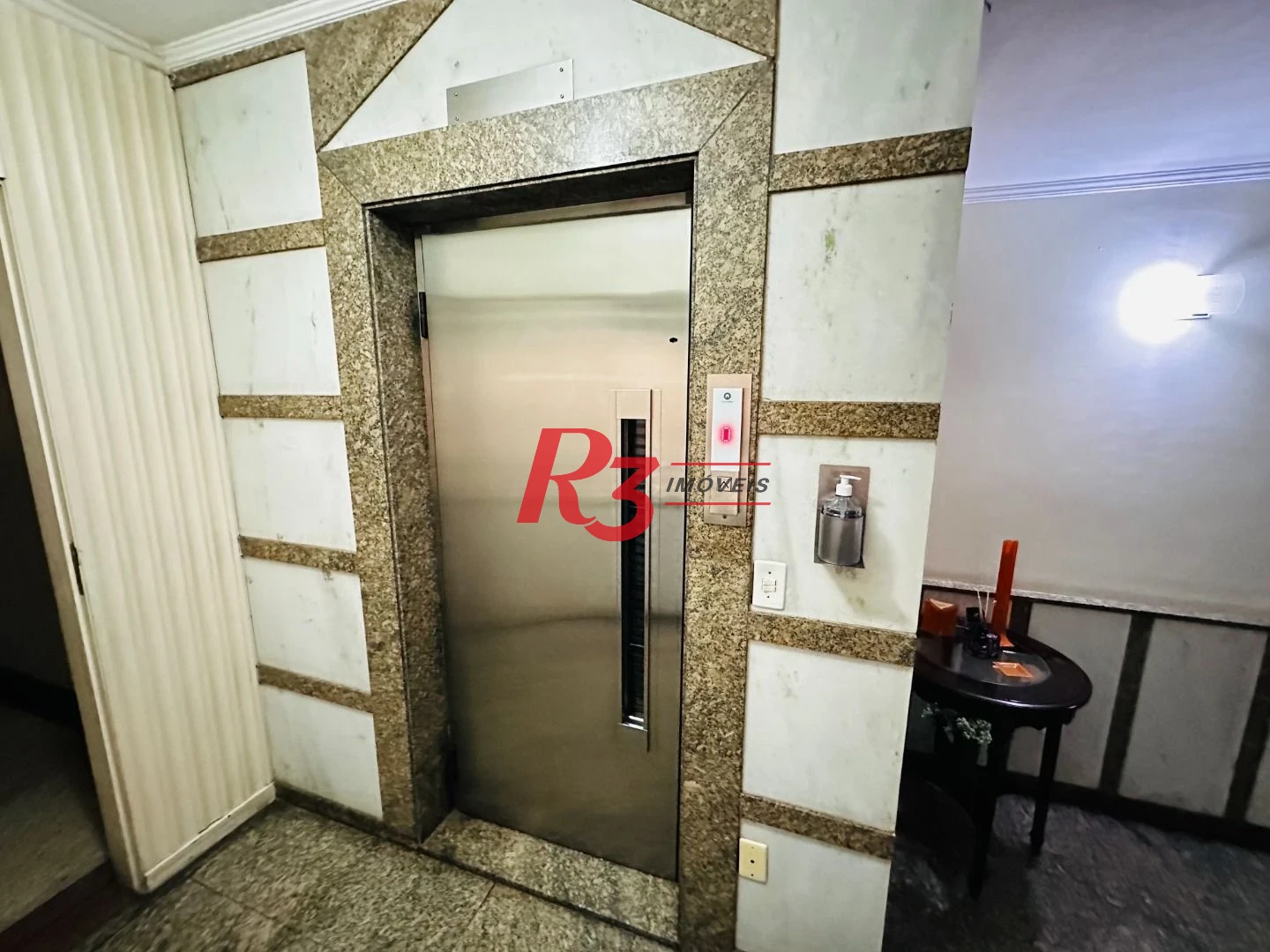 Cobertura com 4 dormitórios à venda, 242 m² por R$ 1.390.000,00 - Gonzaga - Santos/SP