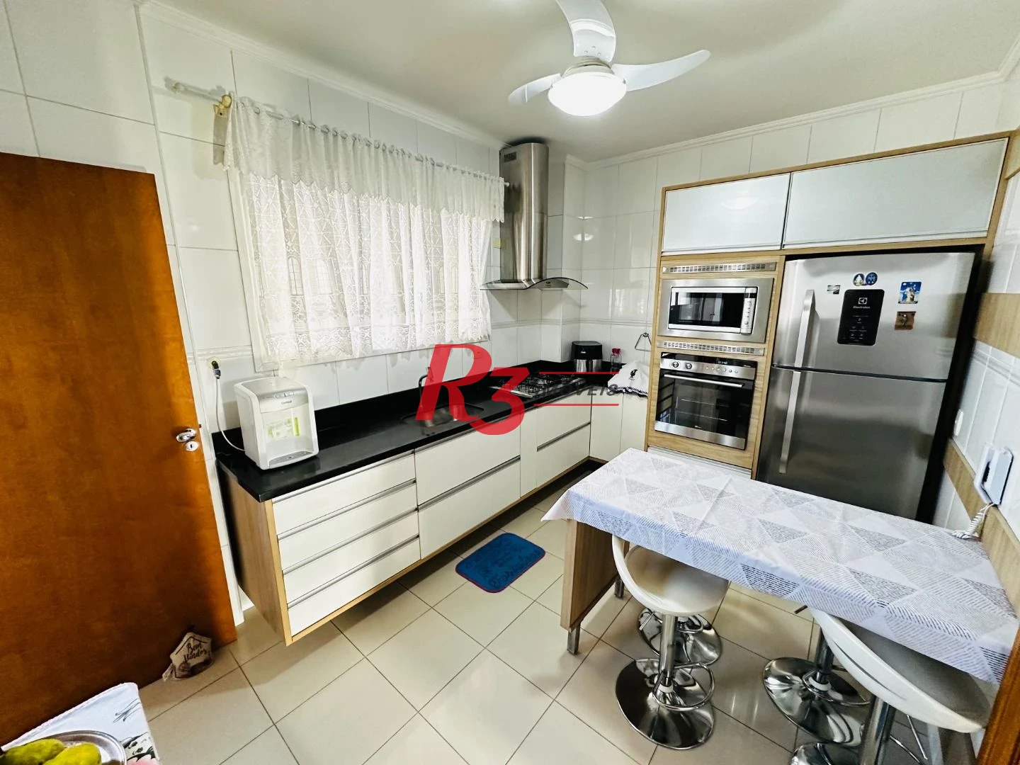 Apartamento com 2 dormitórios à venda, 90 m² por R$ 800.000,00 - Embaré - Santos/SP