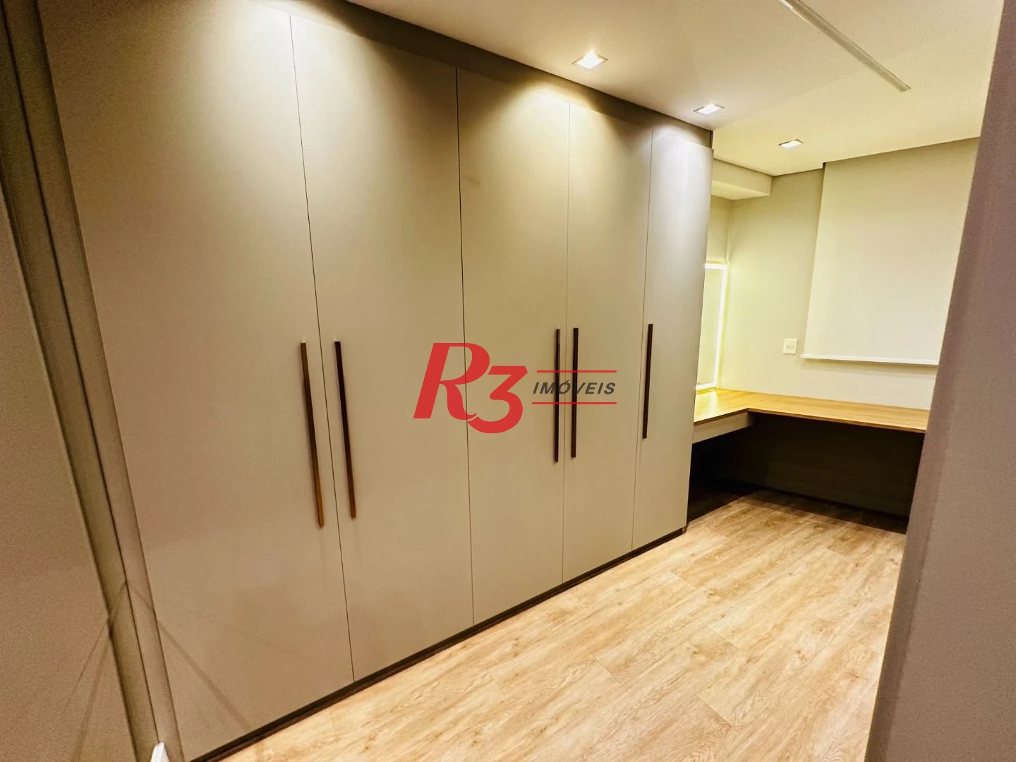 Apartamento com 2 dormitórios à venda, 76 m² por R$ 880.000,00 - Marapé - Santos/SP