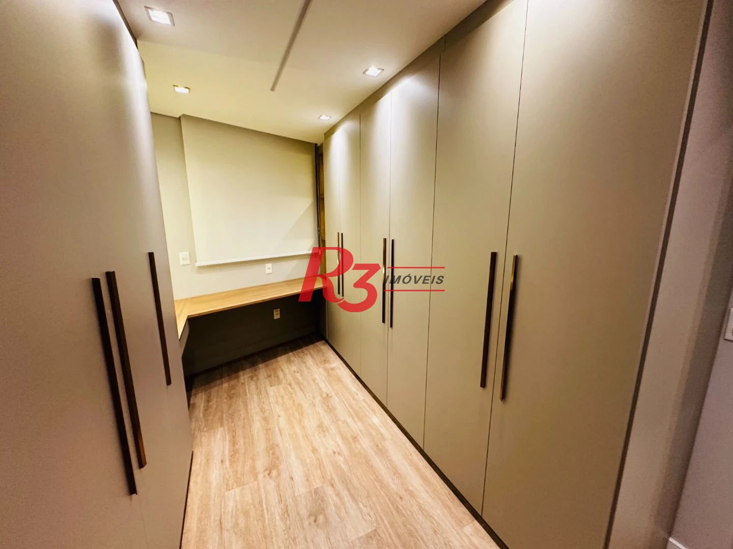 Apartamento com 2 dormitórios à venda, 76 m² por R$ 880.000,00 - Marapé - Santos/SP