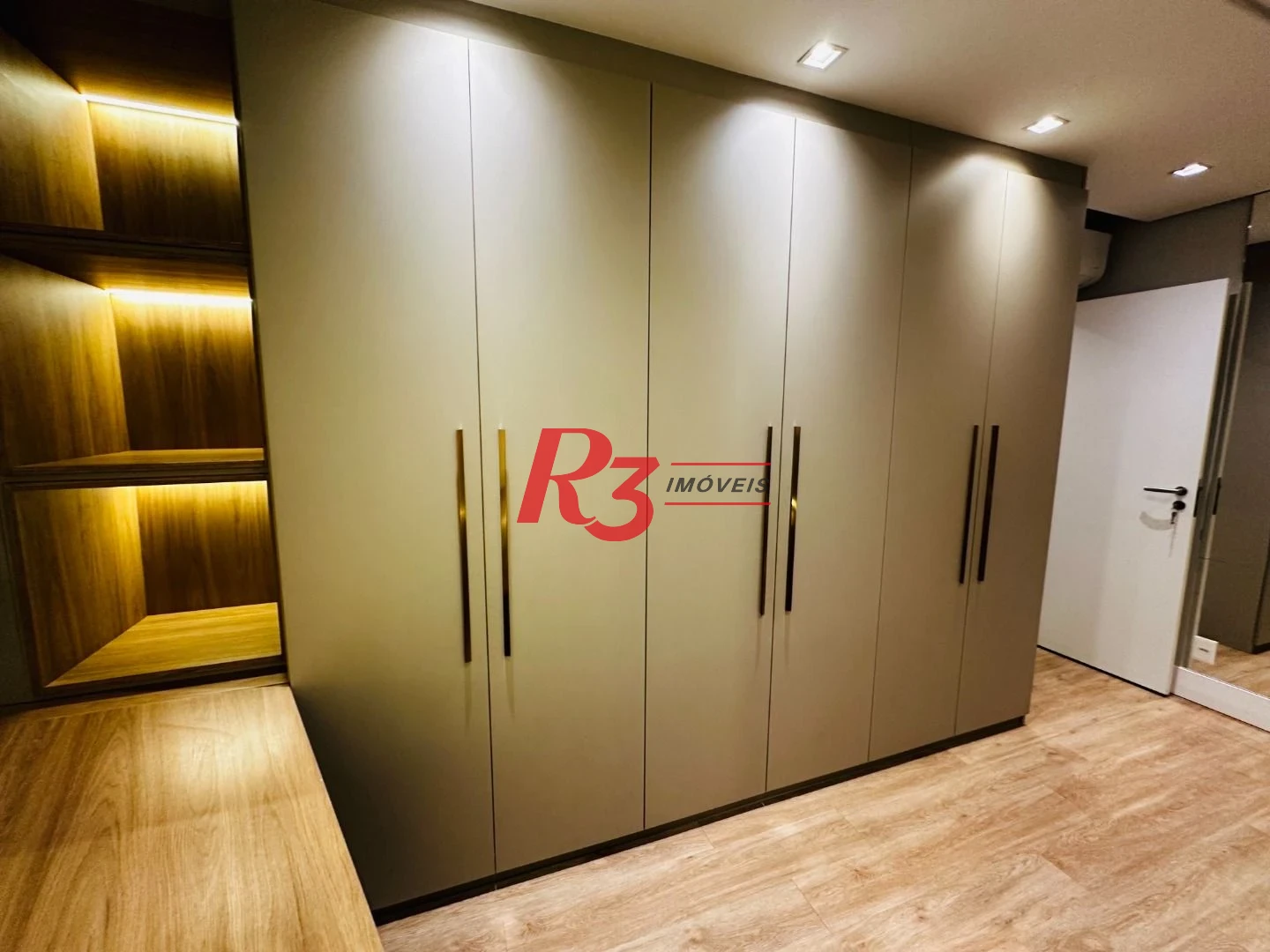 Apartamento com 2 dormitórios à venda, 76 m² por R$ 880.000,00 - Marapé - Santos/SP