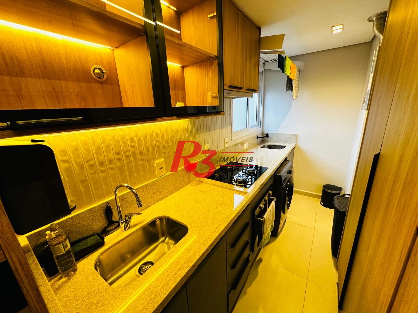 Apartamento com 2 dormitórios à venda, 76 m² por R$ 880.000,00 - Marapé - Santos/SP