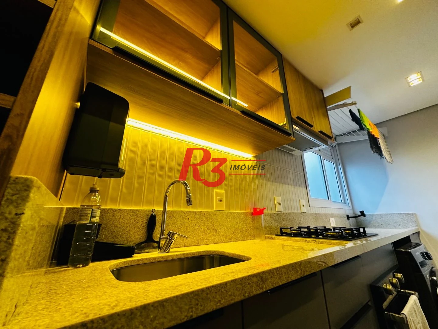 Apartamento com 2 dormitórios à venda, 76 m² por R$ 880.000,00 - Marapé - Santos/SP