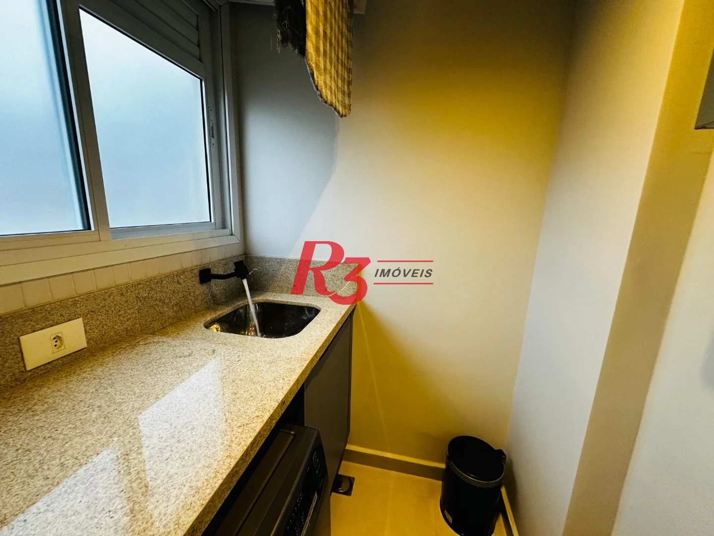 Apartamento com 2 dormitórios à venda, 76 m² por R$ 880.000,00 - Marapé - Santos/SP